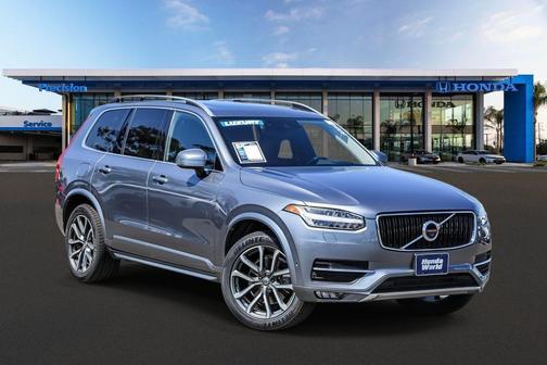 2017 Volvo XC90 T6 Momentum