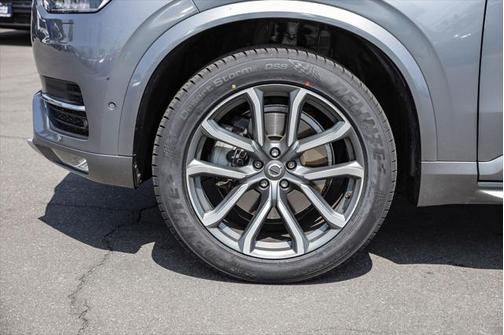 2017 Volvo XC90 T6 Momentum