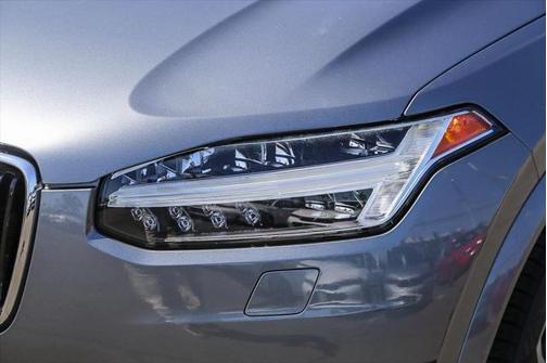 2017 Volvo XC90 T6 Momentum
