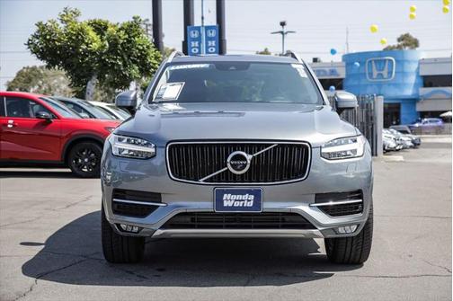 2017 Volvo XC90 T6 Momentum