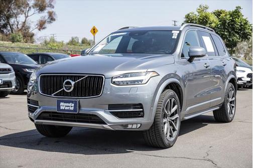 2017 Volvo XC90 T6 Momentum