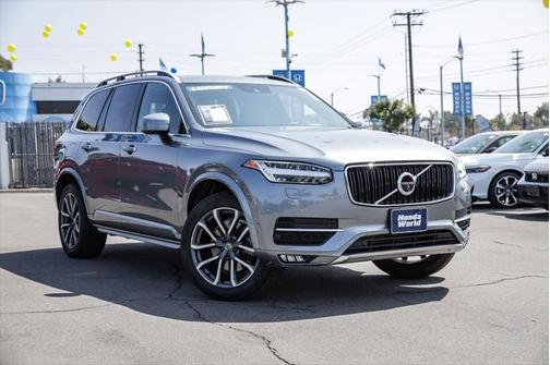 2017 Volvo XC90 T6 Momentum