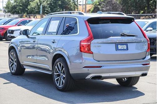 2017 Volvo XC90 T6 Momentum