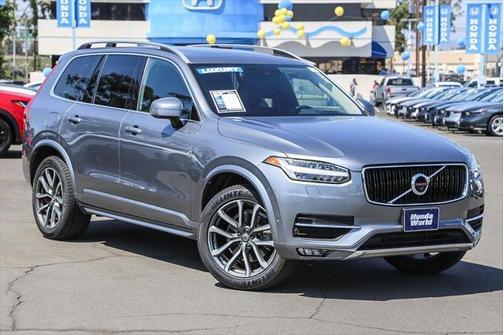 2017 Volvo XC90 T6 Momentum