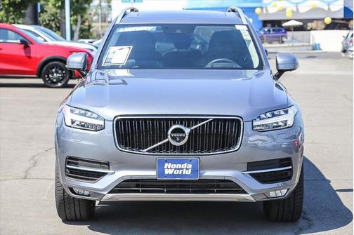 2017 Volvo XC90 T6 Momentum