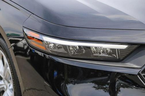 Crystal Black Pearl 2024 Honda Accord LX 1.5T