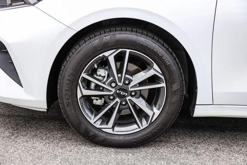 Snow White Pearl 2024 Kia Forte LXS