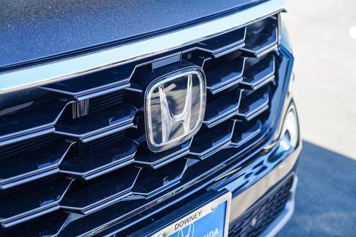 2025 Honda Pilot Touring 8-Passenger