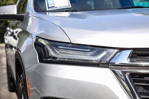 Silver Ice Metallic 2022 Chevrolet Traverse LT Cloth
