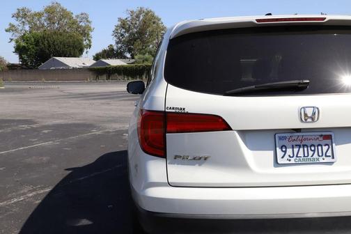 White Diamond Pearl 2016 Honda Pilot EX-L