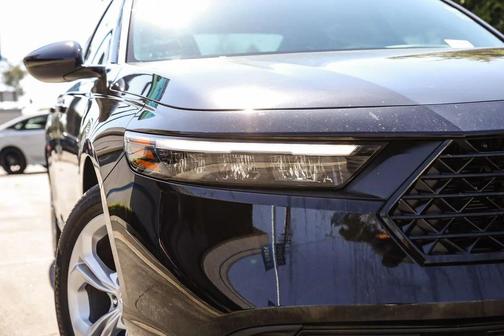 Crystal Black Pearl 2024 Honda Accord LX 1.5T