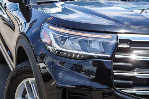 Agate Black Metallic 2025 Ford Explorer Active