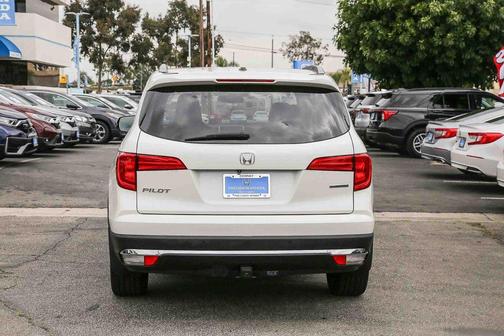 White Diamond Pearl 2017 Honda Pilot Touring