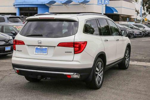 White Diamond Pearl 2017 Honda Pilot Touring