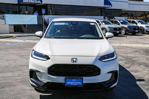 Platinum White Pearl 2024 Honda HR-V LX