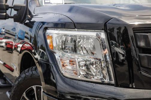 2021 Nissan Titan SV