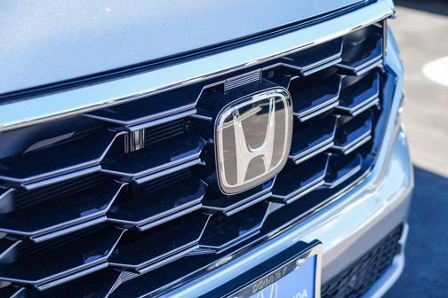 2025 Honda Pilot Touring 8-Passenger