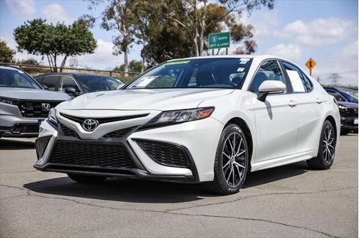 2022 Toyota Camry SE