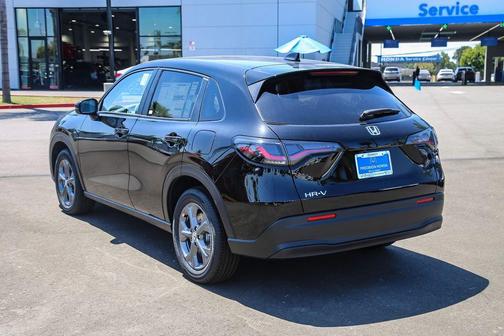 Crystal Black Pearl 2027 Honda HR-V LX