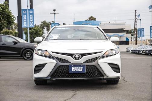 2020 Toyota Camry SE