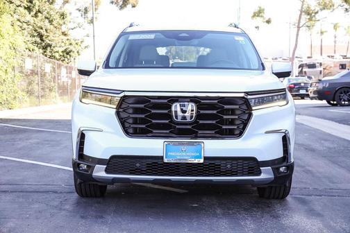 Platinum White Pearl 2025 Honda Pilot Touring 8-Passenger