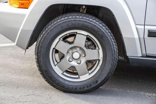 2006 Jeep Commander Base