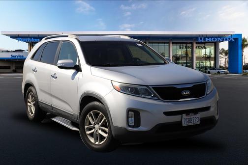 Silver 2015 Kia Sorento LX