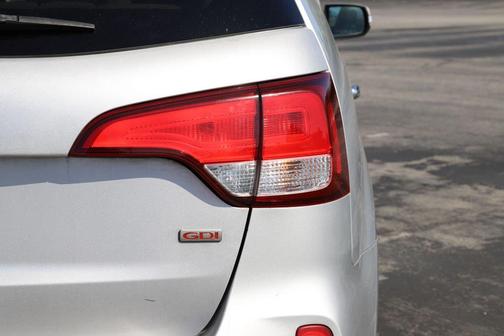 Silver 2015 Kia Sorento LX