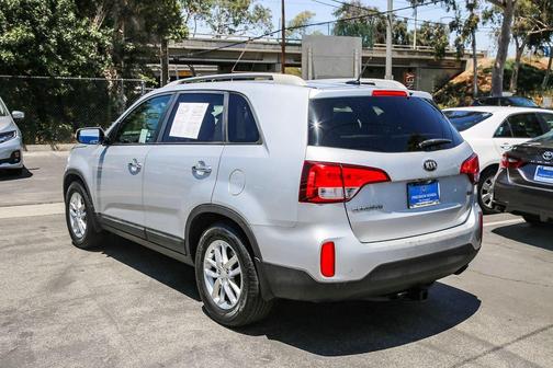 Silver 2015 Kia Sorento LX