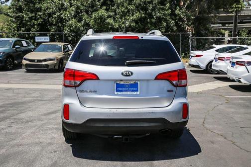 Silver 2015 Kia Sorento LX