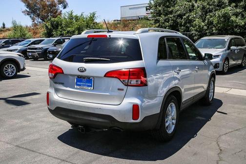 Silver 2015 Kia Sorento LX