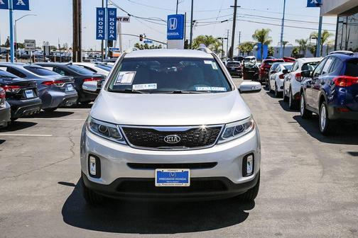 Silver 2015 Kia Sorento LX