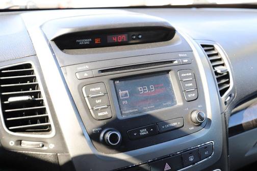 Silver 2015 Kia Sorento LX
