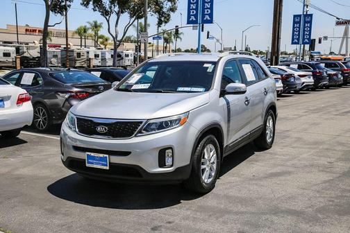 Silver 2015 Kia Sorento LX