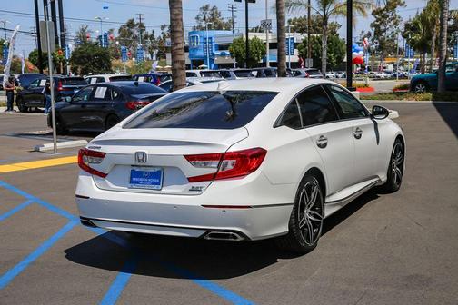 Platinum White Pearl 2021 Honda Accord Touring 2.0T