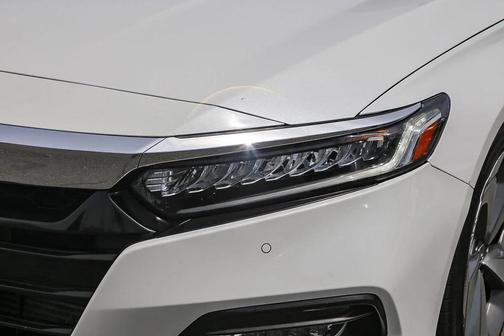 Platinum White Pearl 2018 Honda Accord Touring