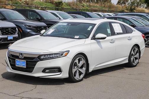 Platinum White Pearl 2018 Honda Accord Touring