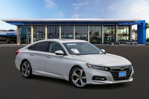 Platinum White Pearl 2018 Honda Accord Touring