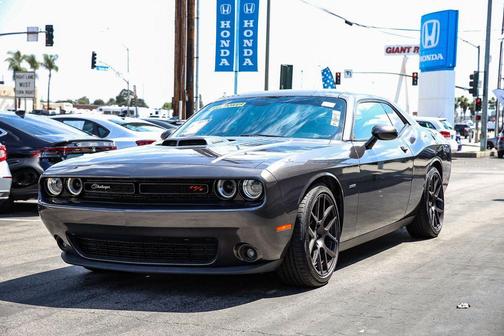 Granite Pearlcoat 2016 Dodge Challenger R/T