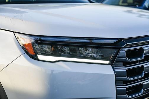 Platinum White Pearl 2026 Honda Pilot TrailSport