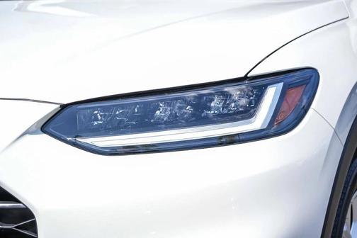 Platinum White Pearl 2023 Honda HR-V LX