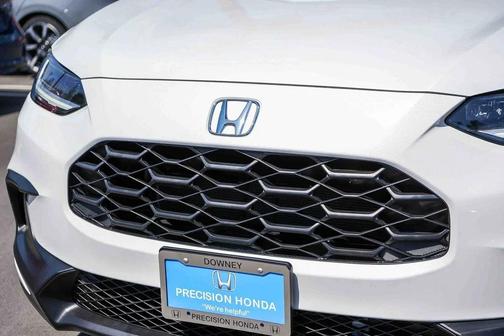 Platinum White Pearl 2023 Honda HR-V LX