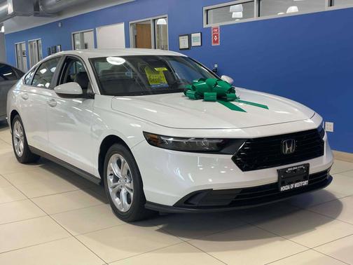 Platinum White Pearl 2024 Honda Accord