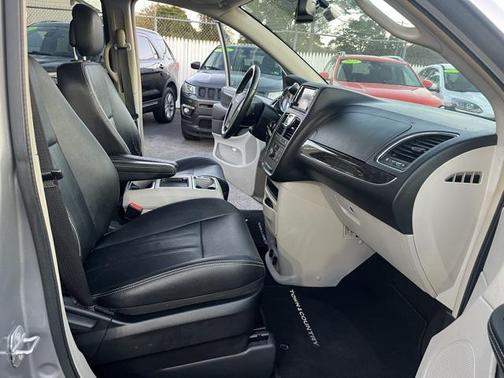 2014 Chrysler Town & Country Touring