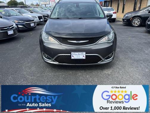 2017 Chrysler Pacifica Touring-L