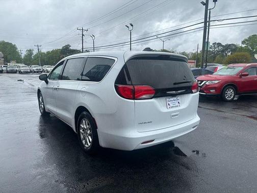 2022 Chrysler Voyager LX