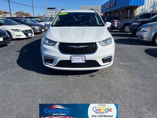 2022 Chrysler Pacifica Touring L