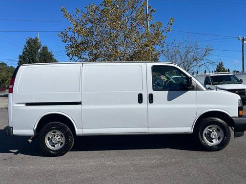 2022 Chevrolet Express 2500 RWD 2500 Regular Wheelbase WT