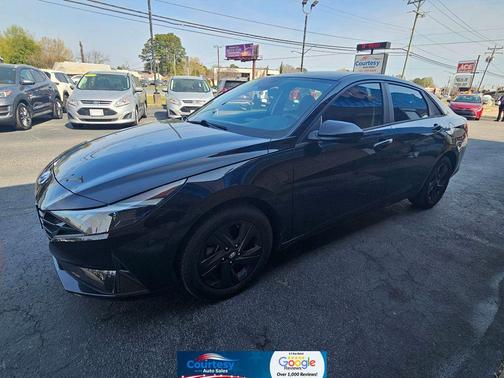 2022 Hyundai ELANTRA SEL