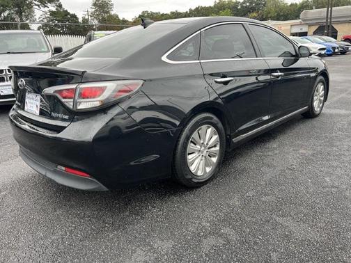 2017 Hyundai SONATA Hybrid SE